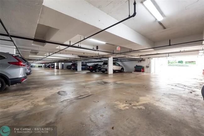 Building Photo - 3101 NE 47th Ct