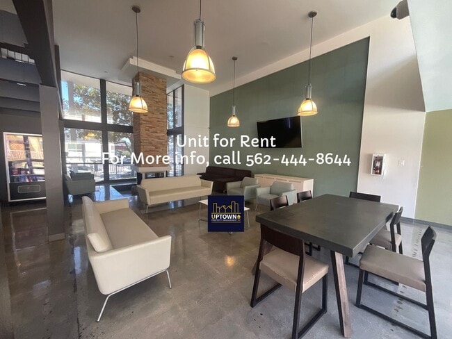 Building Photo - Condo - 1 Bedroom / 1 Bath - Long Beach