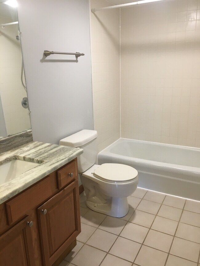 2nd floor bath - 1008 Manor Ln