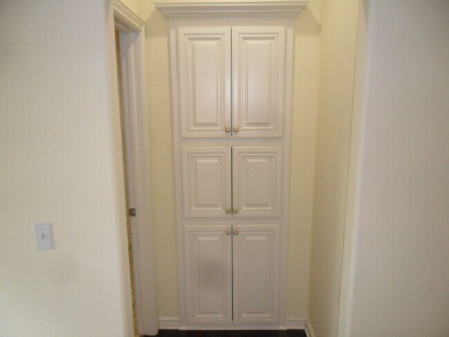 Building Photo - Classic Brookhaven Square Home - Quality T...