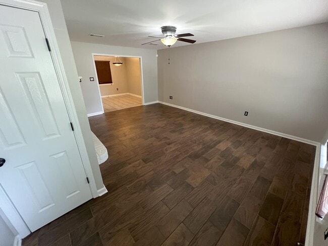 Building Photo - Charming updated 3 bedroom, 2 bath home in...