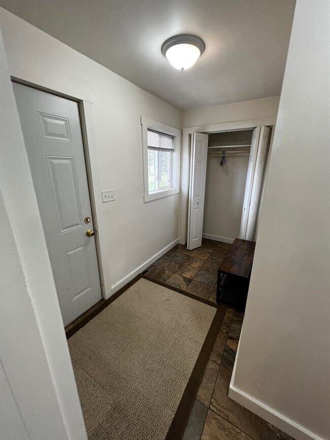 Building Photo - 9197 Cty J-Unit A