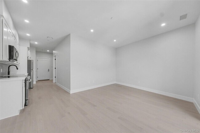 Building Photo - 10 Market St