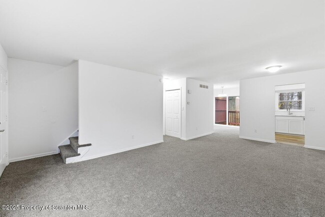 Building Photo - 1273 Chateau Dr