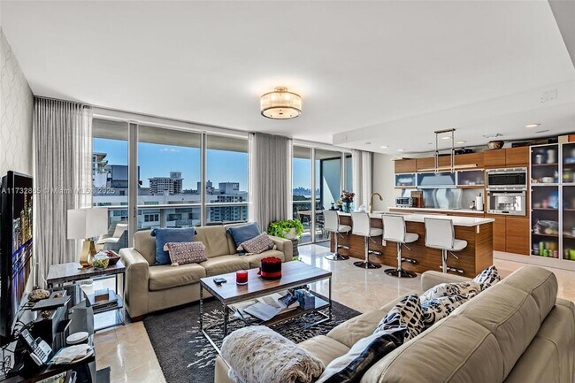 Building Photo - 5875 Collins Ave