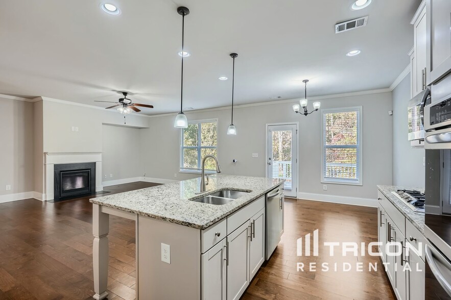 Building Photo - 5928 Wolf Creek Dr