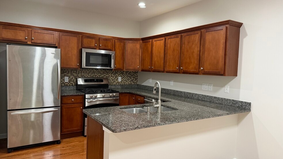 Building Photo - 281 Sterling Dr