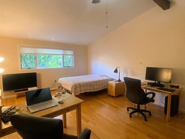 Building Photo - 224 Park St