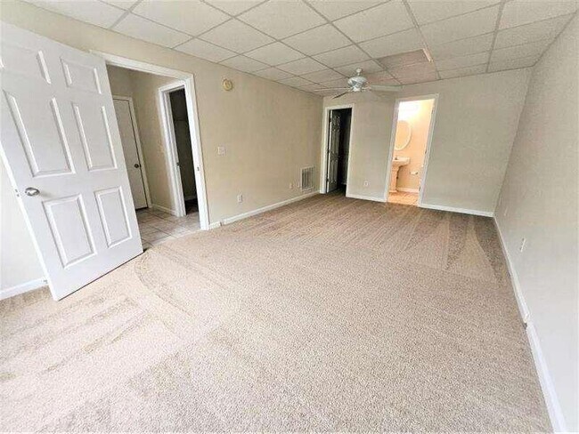 Building Photo - 197 Meadow Spring Ct