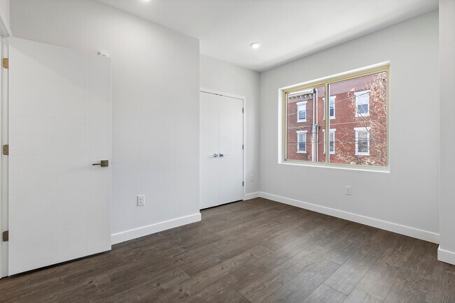 Building Photo - 917 N 15th St