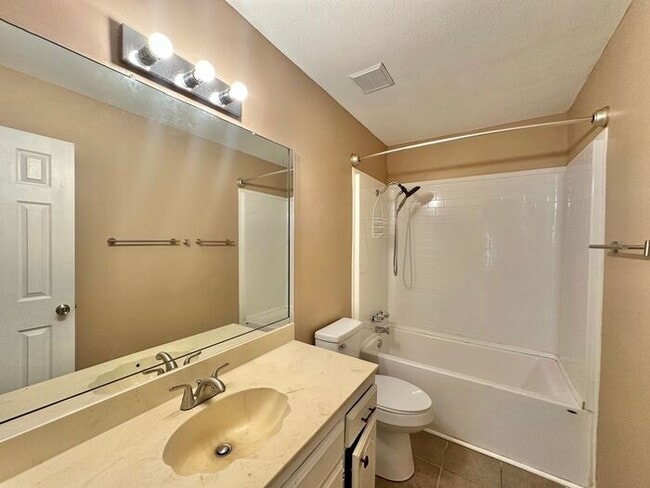 Building Photo - Available Now! Newly Updated 3/2 in Flint!