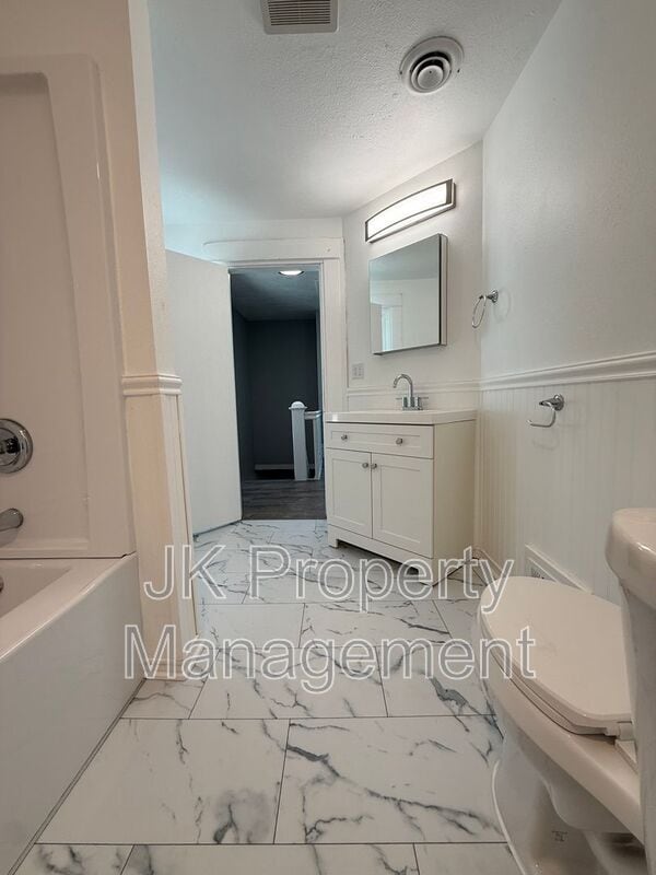 Building Photo - 913 5th Ave N