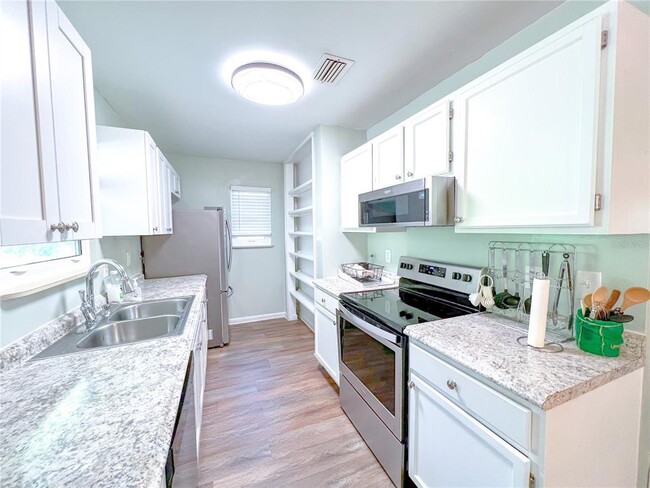 Building Photo - 4814 SW 57th Dr