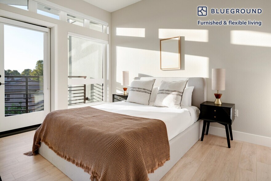 Building Photo - 555 E Evelyn Ave