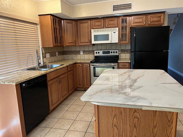 Building Photo - 3100 Charter Oak Dr