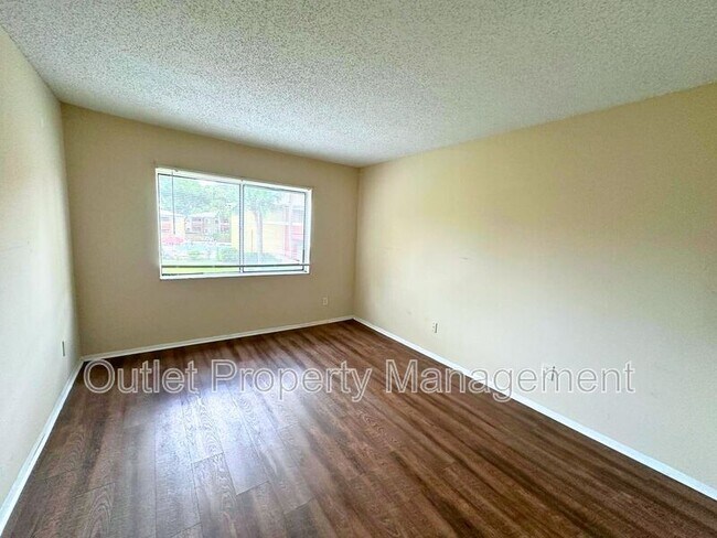 Building Photo - 670 Kenwick Cir