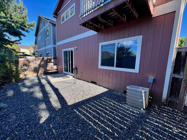 Building Photo - 2635 Parkwood Village Ln