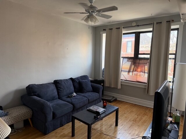 Building Photo - 1933 N Damen Ave