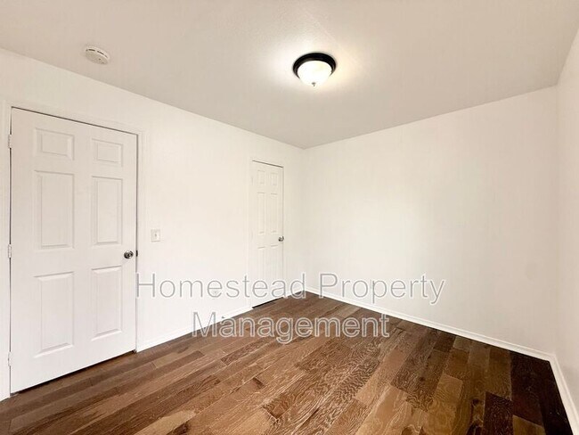 Building Photo - 4101 SE 42nd St