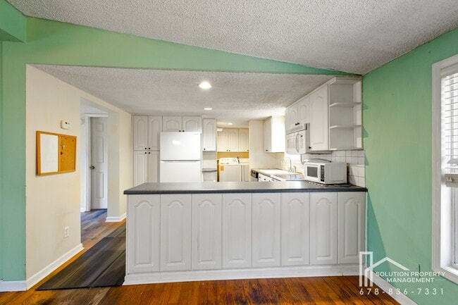 Building Photo - 148 Pine Tree Path