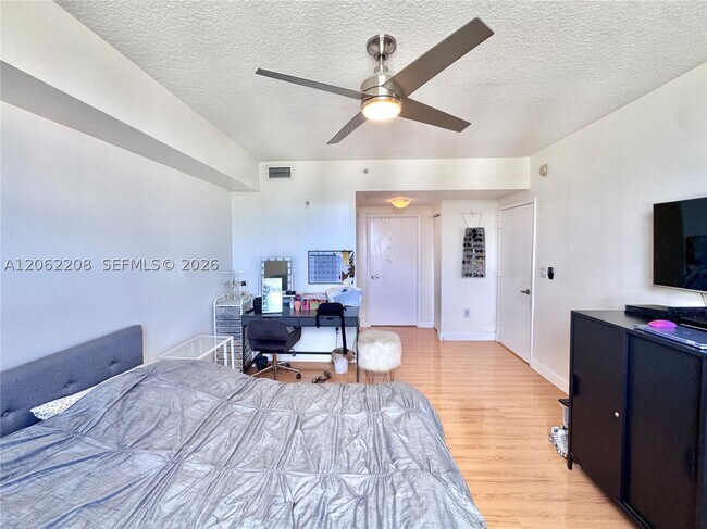 Building Photo - 2775 NE 187th St