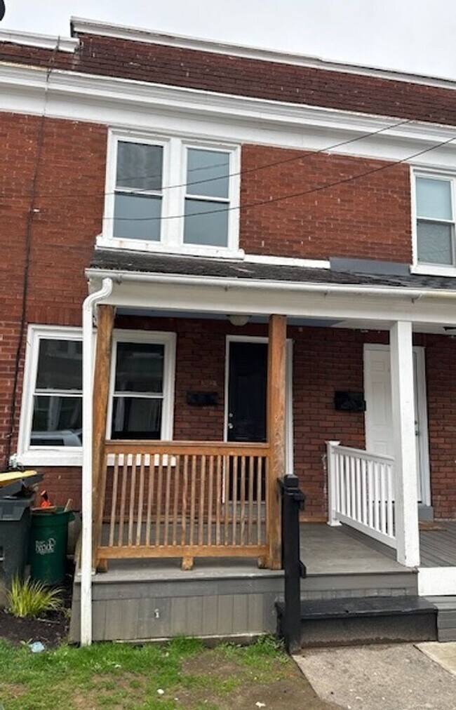 Primary Photo - 2 Bedroom House.