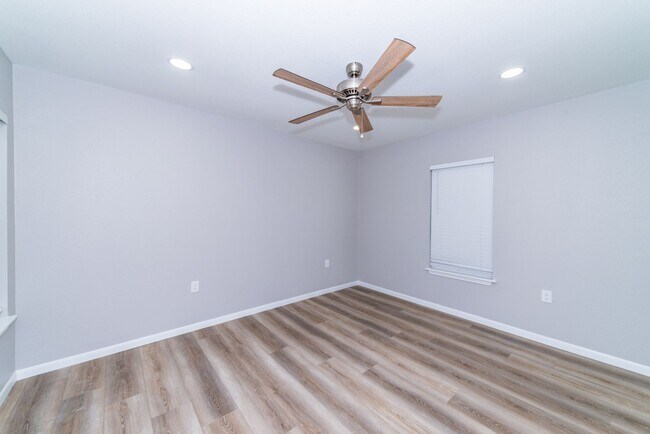 Building Photo - RENOVATED OLMOS PARK TERRACE DUPLEX