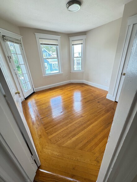 Building Photo - 11 Atkins St