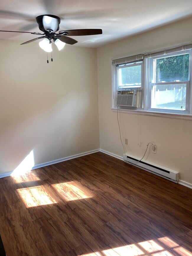Building Photo - 480 Berkshire Ln