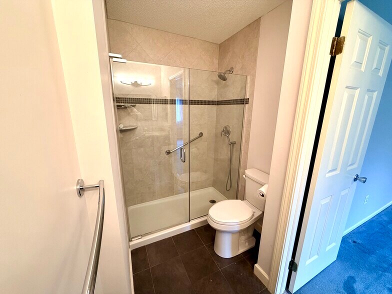Master bath - 40 Crossroads Ln