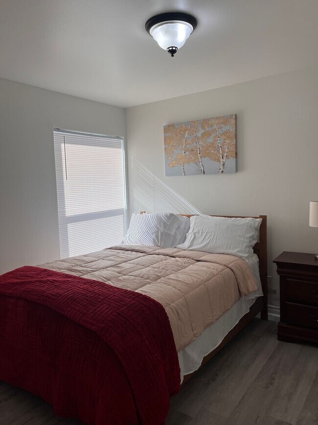 Building Photo - Bradley Short Term Rental