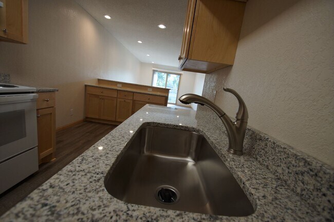 Building Photo - Newly Renovated Top-Floor One-Bedroom with East-Facing Balcony