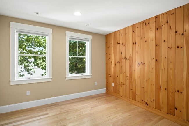 Building Photo - 8 Water St