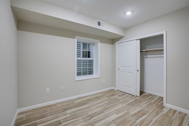 Building Photo - 16 Grant Ave