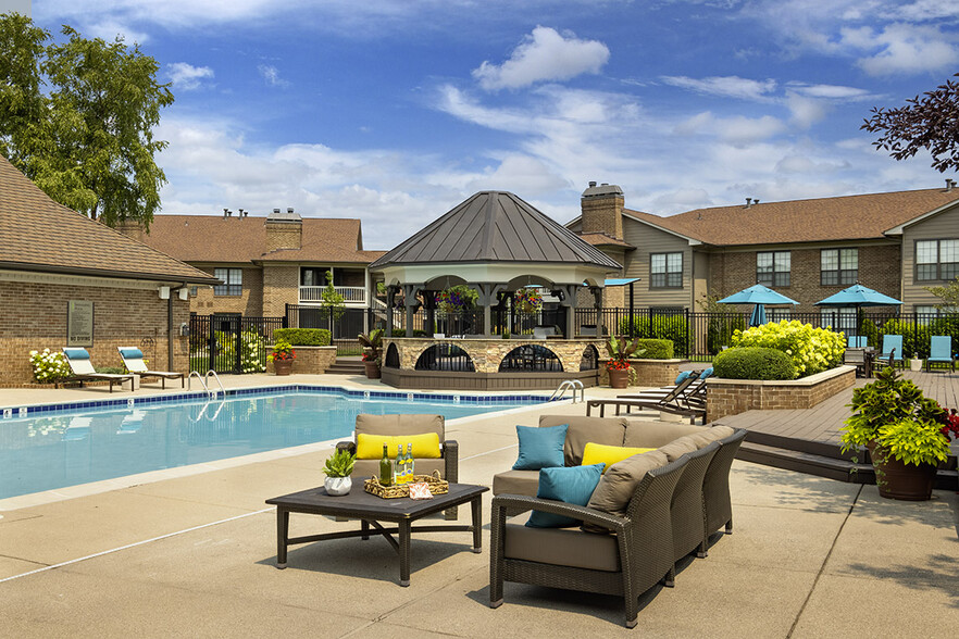 Resort-inspired pool with lounge seating - Willow Lake Apartments