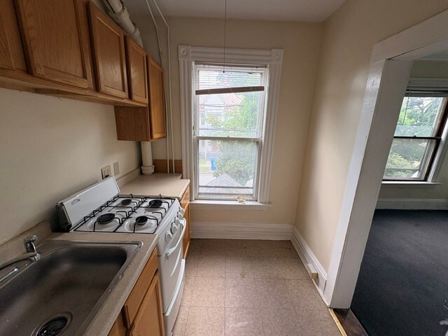 Building Photo - 55 Buell St