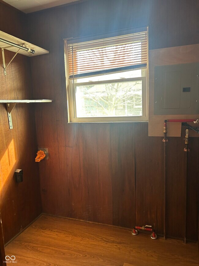 Building Photo - 511 S Maple St