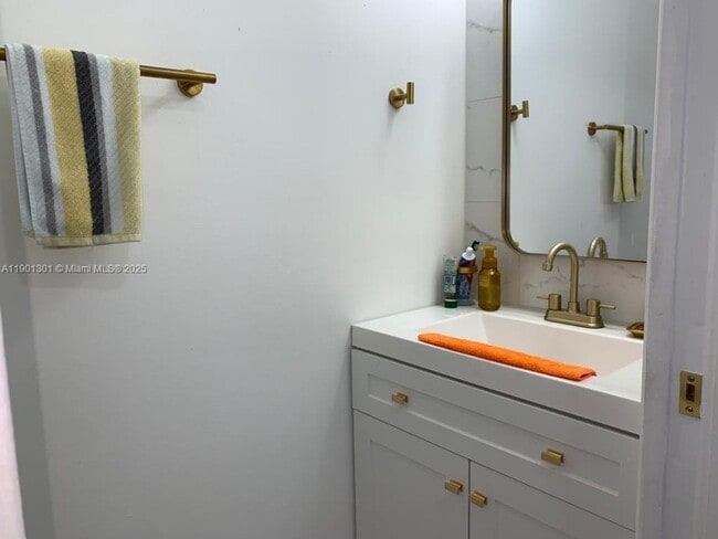 Building Photo - 14804 SW 155th Pl