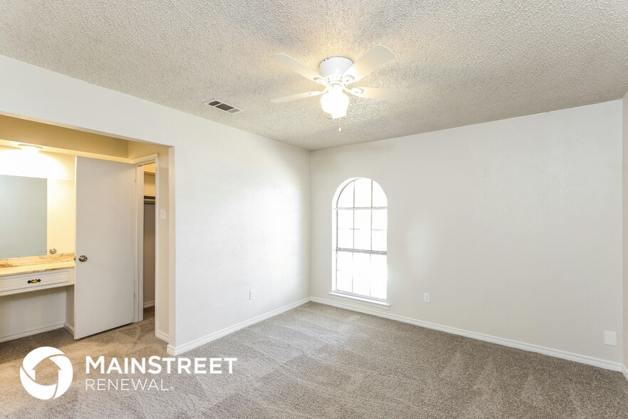 Building Photo - 3521 Vanderbilt Ct