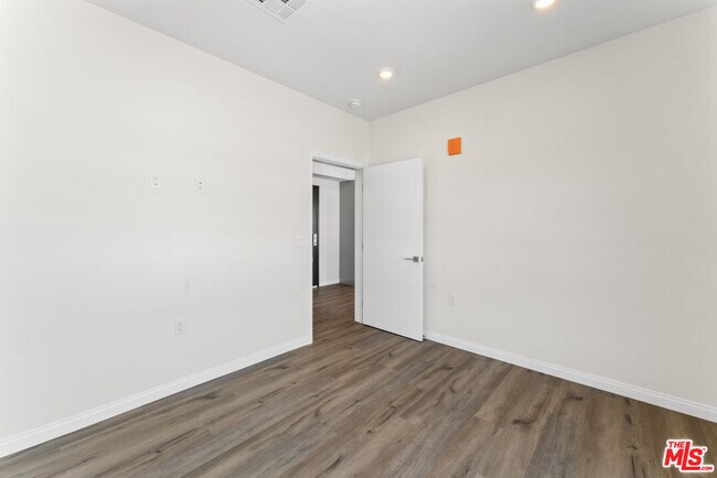 Building Photo - 3105 Bellevue Ave
