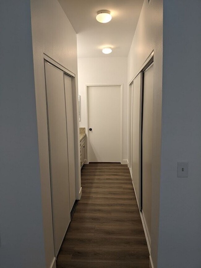 Building Photo - 2 Bedroom-2 Bathroom Single Story Condo in...