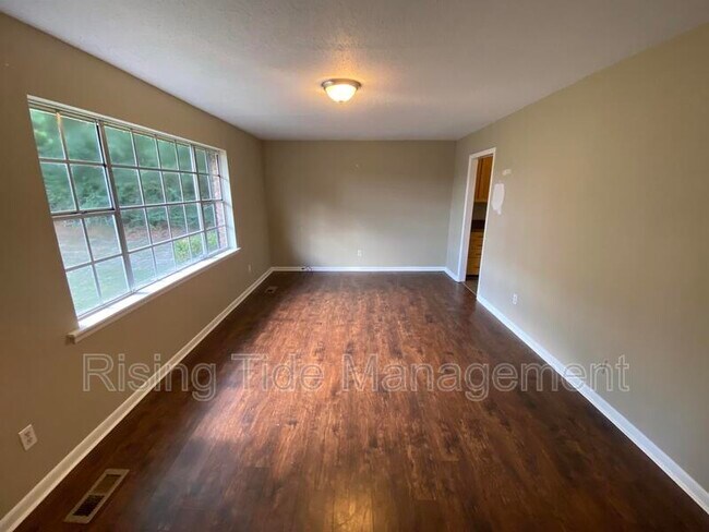 Building Photo - 540 20th Ct NE