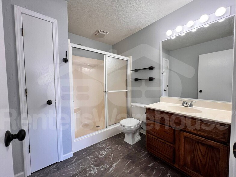 Building Photo - 1709 NE Sherman Ct