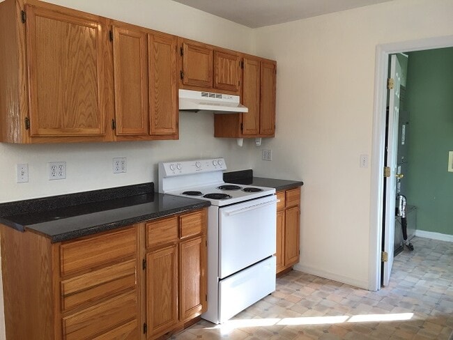 Building Photo - 1102 NE 16th Ave