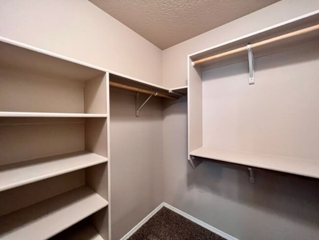 Building Photo - 13037 W Peachleaf Ct