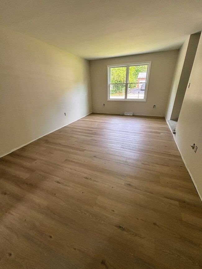 Building Photo - 5 Firethorn Ct