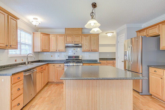 Building Photo - 2112 Echo Glen Ln