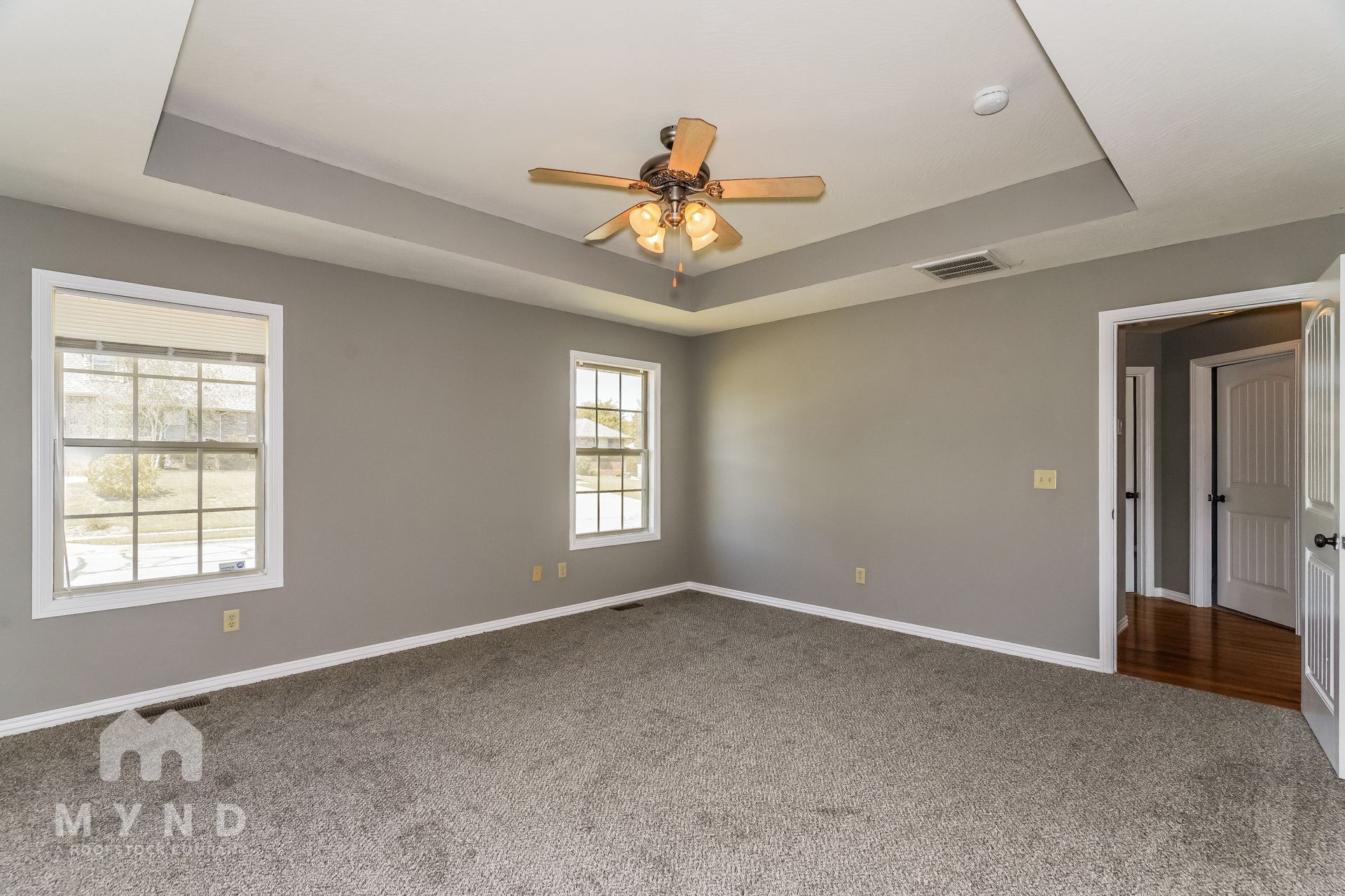 Building Photo - 4674 Oneida Dr