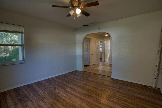 Building Photo - 1744 Granville Court S