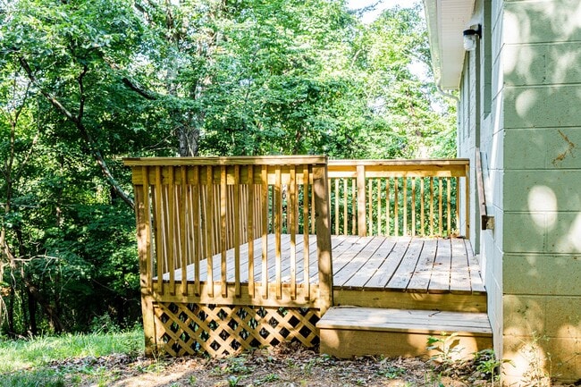 Building Photo - New Listing!